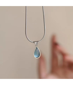 Necklace, Elegant & Versatile - Fashionable Niche Design Statement Piece